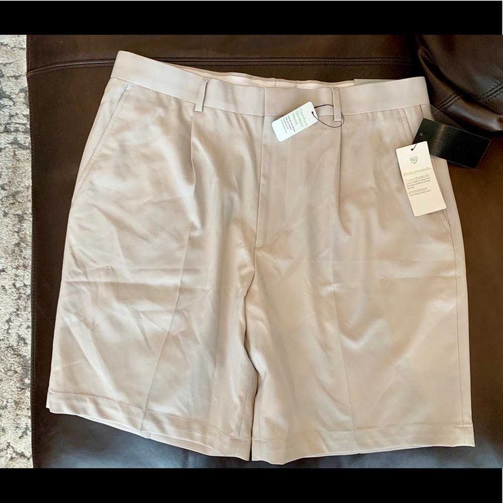 NWT men’s 36 Walter Hagen pleated golf shorts